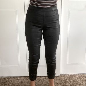 Black skinny pants